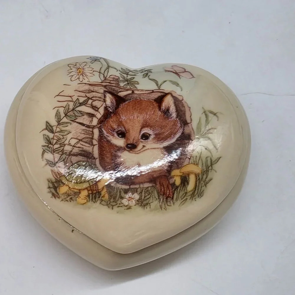 Heart-Shaped Ceramic Trinket Box With Fox & Nature Scene Design